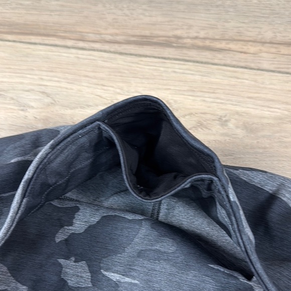 Athleta Ultimate Stash Pocket Camo Women's 7/8 Leggings Tights - Picture 9 of 15